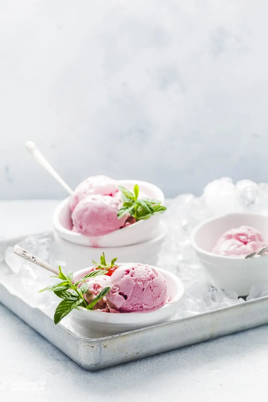 Healthy Strawberry Cheesecake Ice Cream