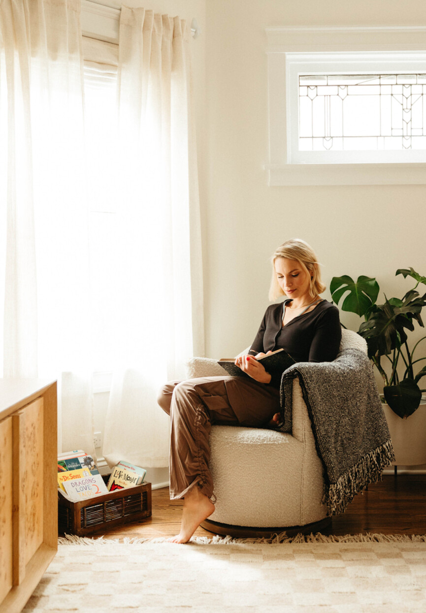 Monique Volz journaling living room