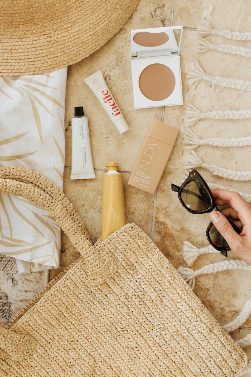 Travel capsule wardrobe accessories.