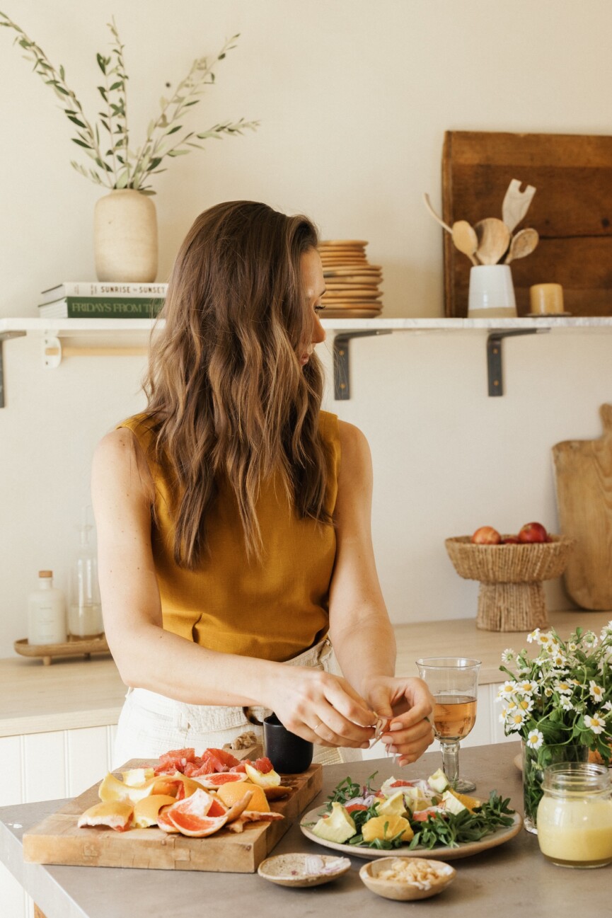 citrus salmon salad with avocado, yellow shirt_best foods for skin