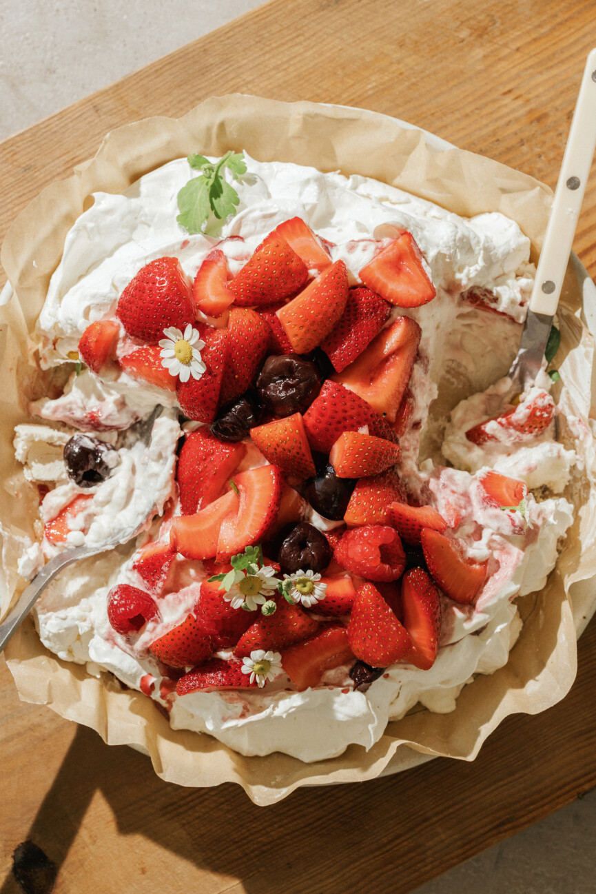 strawberries cream pavlova summer dessert recipe