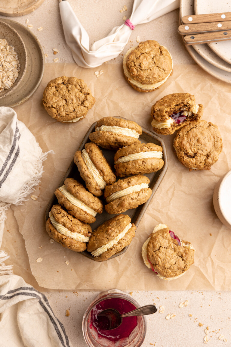 strawberry oatmeal cream pie cookies_strawberry dessert recipes