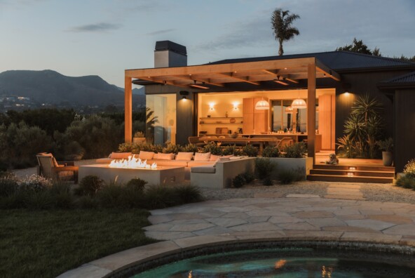 camille-styles-malibu-house-exterior-lighting2