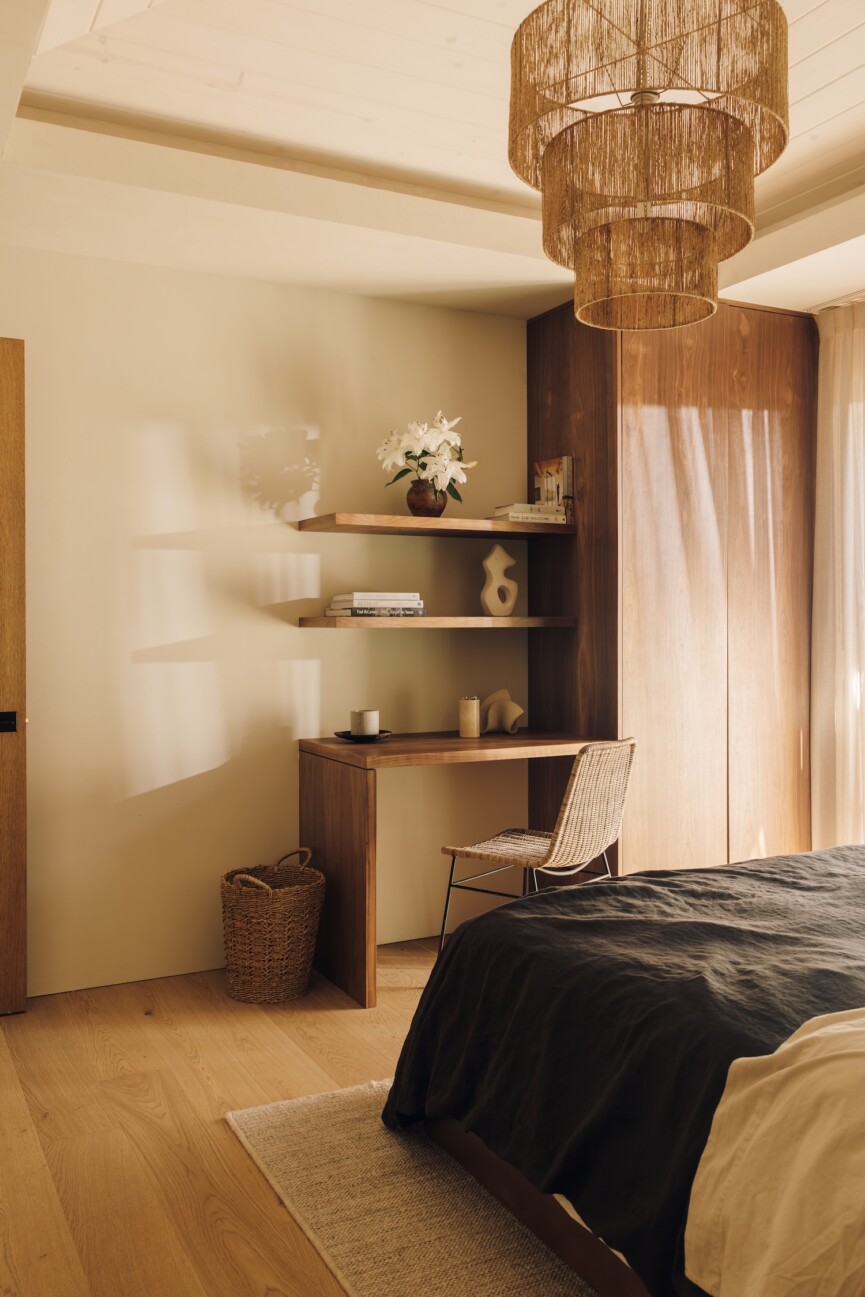 camille-styles-malibu-house-kids-room-lighting